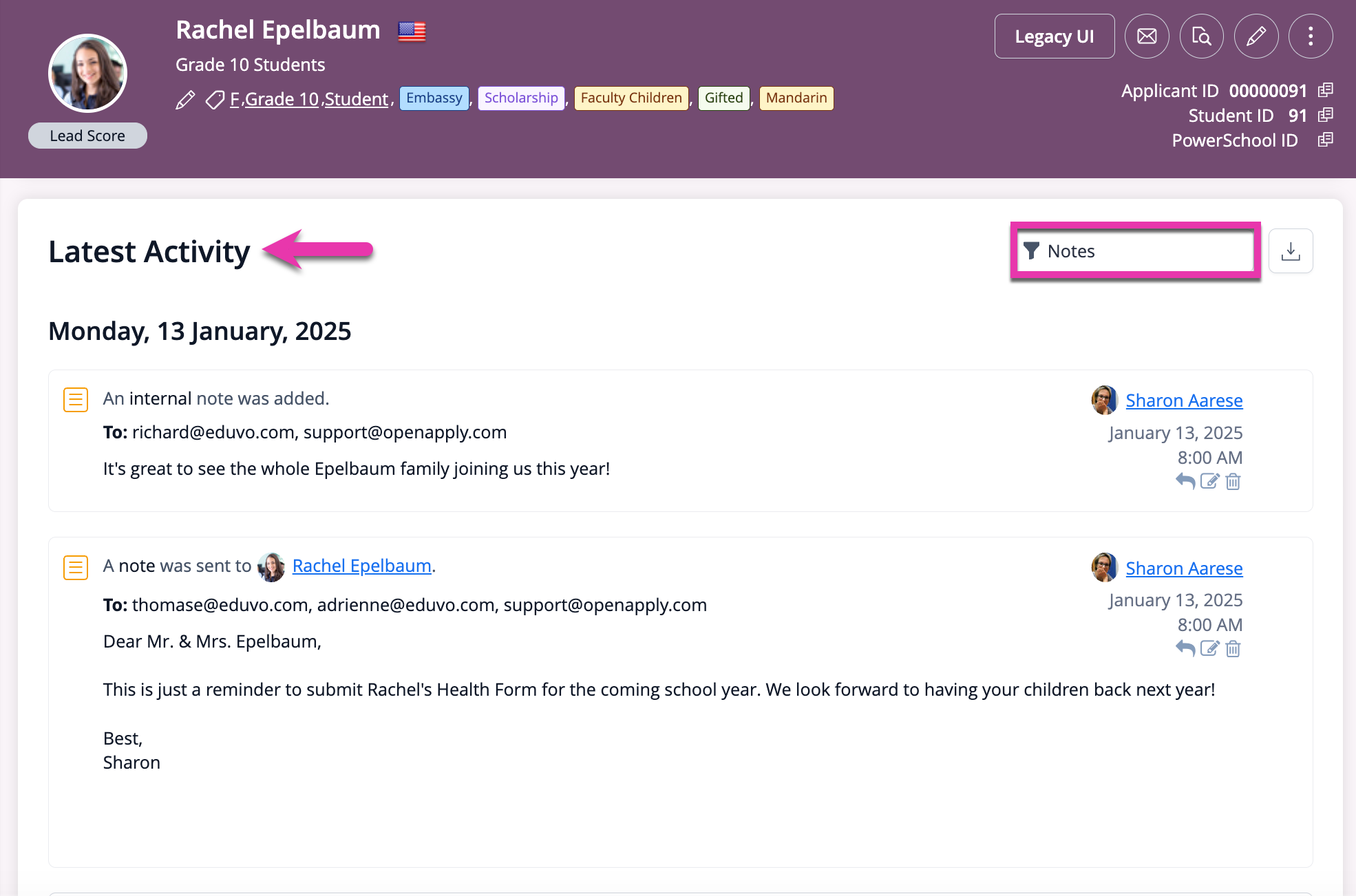 Captura de pantalla: Revise las notas que se muestran, incluidos los comentarios internos y externos.