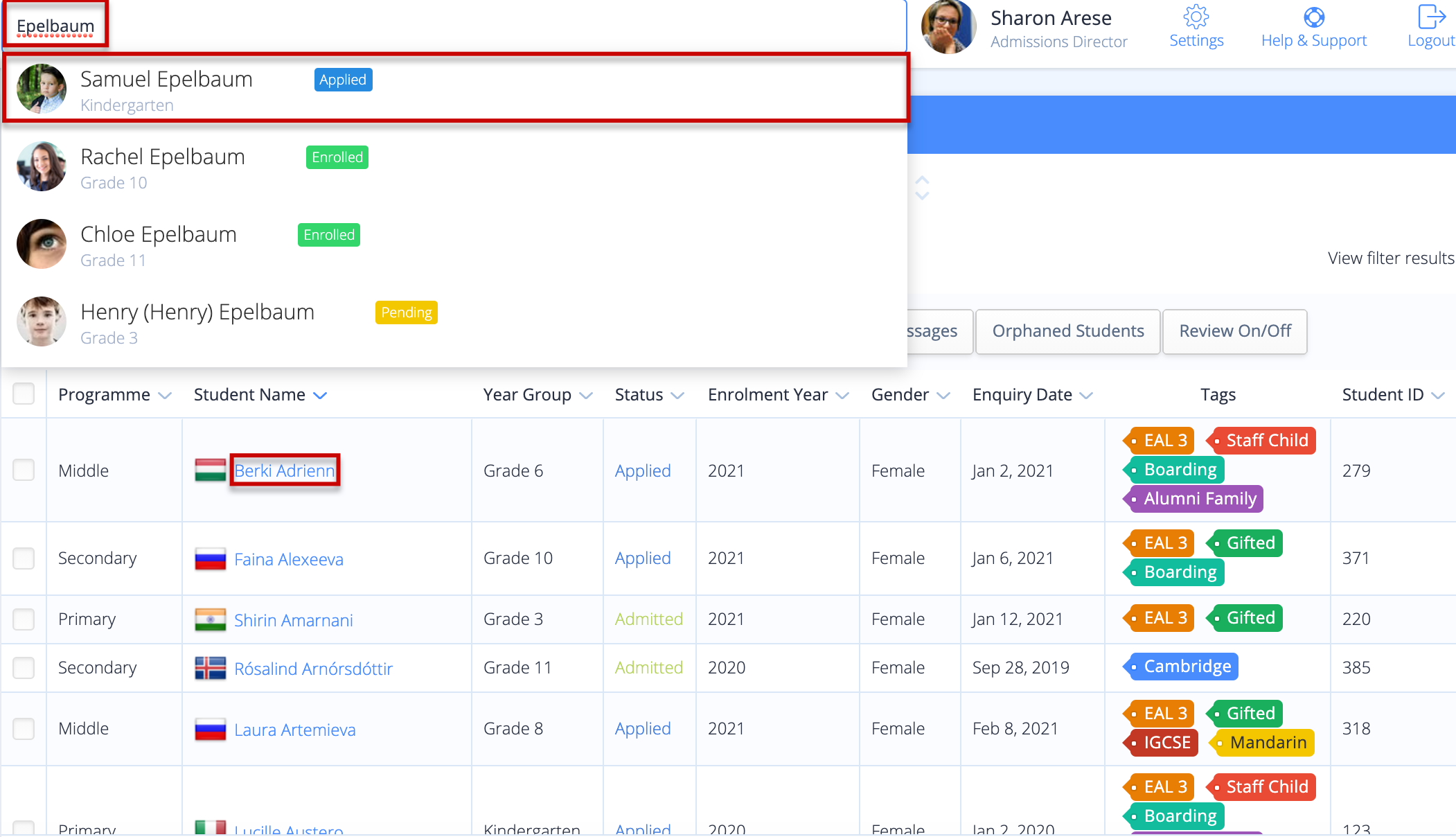 Captura de pantalla: Buscar un estudiante a través de la barra de búsqueda en la parte superior de la pantalla.