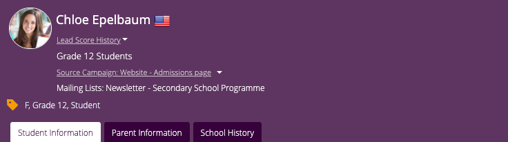 Captura de pantalla: Para comprobar el estado de reinscripción de un estudiante, vaya al perfil del estudiante.